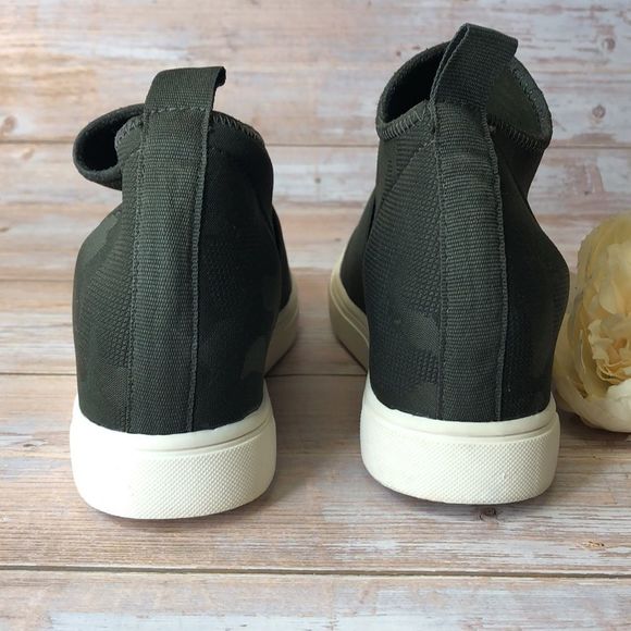 MATERIAL GIRL Quila Camo Green Sock Wedge Sneakers 8.5M - Picture 5 of 7